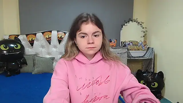 Snapshot of TinaRedly chatting on October 2025 06:47:01 AM TinaRedly online show from October 2025 06:47:01 AM