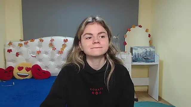 Snapshot of TinaRedly chatting on November 2025 06:58:02 AM TinaRedly online show from November 2025 06:58:02 AM