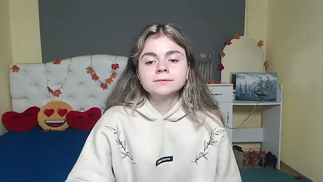 Snapshot of TinaRedly chatting on November 2025 06:46:02 PM TinaRedly online show from November 2025 06:46:02 PM