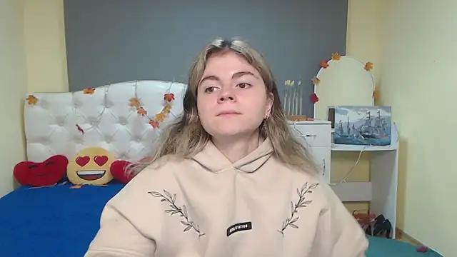 Snapshot of TinaRedly chatting on November 2025 06:46:02 PM TinaRedly online show from November 2025 06:46:02 PM