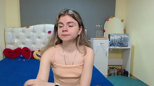 Snapshot of TinaRedly chatting on November 2025 11:39:02 PM TinaRedly online show from November 2025 11:39:02 PM