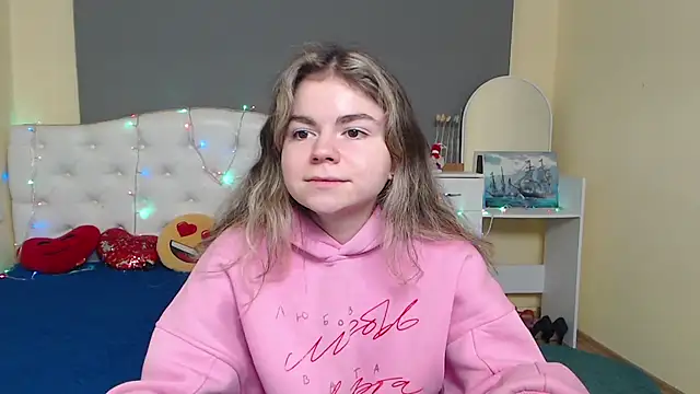 Snapshot of TinaRedly chatting on December 2025 06:49:01 PM TinaRedly online show from December 2025 06:49:01 PM