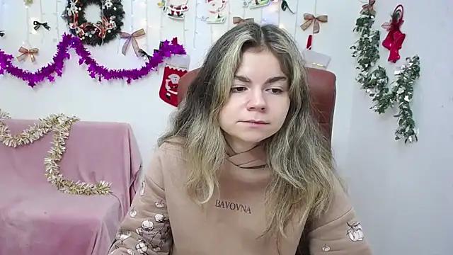 TinaRedly online show from December 2025 06:48:01 PM