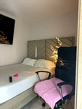 kellya  online show from October 2025 11:17:01 PM