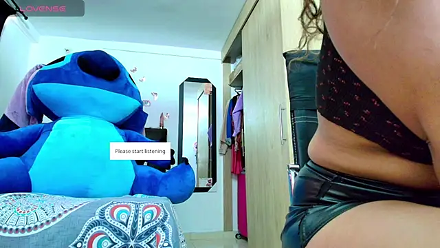Snapshot of megan_collins96 chatting on October 2025 06:05:02 PM megan collins96 online show from October 2025 06:05:02 PM