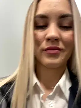 Snapshot of DreamGirl-777 chatting on December 2024 04:20:01 AM DreamGirl-777 online show from December 2024 04:20:01 AM