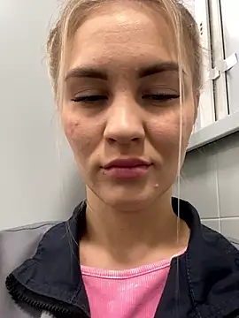 Snapshot of DreamGirl-777 chatting on December 2024 04:21:01 AM DreamGirl-777 online show from December 2024 04:21:01 AM