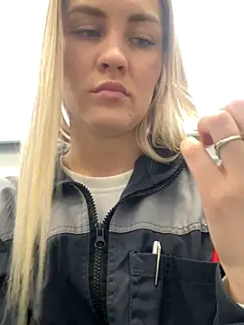 Snapshot of DreamGirl-777 chatting on December 2024 10:16:01 AM DreamGirl-777 online show from December 2024 10:16:01 AM