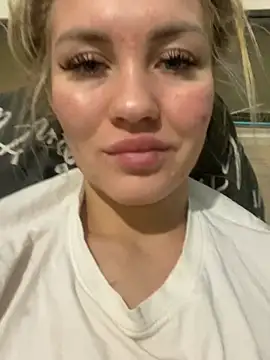 Snapshot of DreamGirl-777 chatting on December 2024 02:45:02 AM DreamGirl-777 online show from December 2024 02:45:02 AM