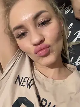 Snapshot of DreamGirl-777 chatting on January 2025 01:13:01 PM DreamGirl-777 online show from January 2025 01:13:01 PM