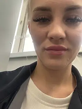 Snapshot of DreamGirl-777 chatting on February 2025 07:40:01 AM DreamGirl-777 online show from February 2025 07:40:01 AM