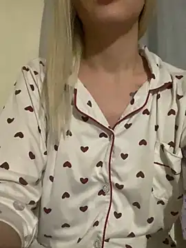 Snapshot of DreamGirl-777 chatting on February 2025 09:15:02 PM DreamGirl-777 online show from February 2025 09:15:02 PM