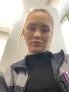 Snapshot of DreamGirl-777 chatting on February 2025 03:53:01 AM DreamGirl-777 online show from February 2025 03:53:01 AM