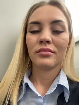 Snapshot of DreamGirl-777 chatting on March 2025 09:09:02 AM DreamGirl-777 online show from March 2025 09:09:02 AM