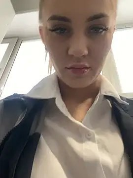 Snapshot of DreamGirl-777 chatting on March 2025 03:30:02 AM DreamGirl-777 online show from March 2025 03:30:02 AM