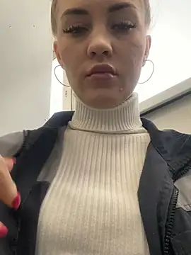 Snapshot of DreamGirl-777 chatting on March 2025 04:17:02 AM DreamGirl-777 online show from March 2025 04:17:02 AM