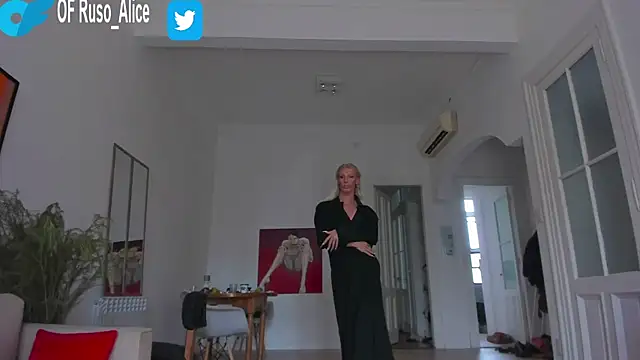 Snapshot of AliceSnowCatt chatting on February 2025 06:59:01 PM AliceSnowCatt online show from February 2025 06:59:01 PM