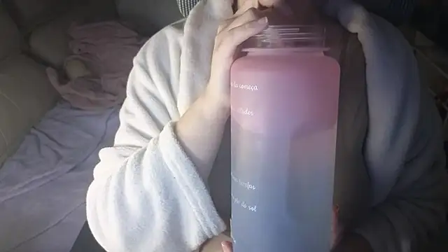 Snapshot of MommyLoveAanal chatting on October 2025 09:37:01 PM MommyLoveAanal online show from October 2025 09:37:01 PM