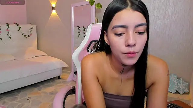 Snapshot of miagomezweb1 chatting on January 2025 01:41:02 PM miagomezweb1 online show from January 2025 01:41:02 PM