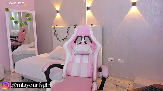 Snapshot of miagomezweb1 chatting on February 2025 01:48:01 PM miagomezweb1 online show from February 2025 01:48:01 PM