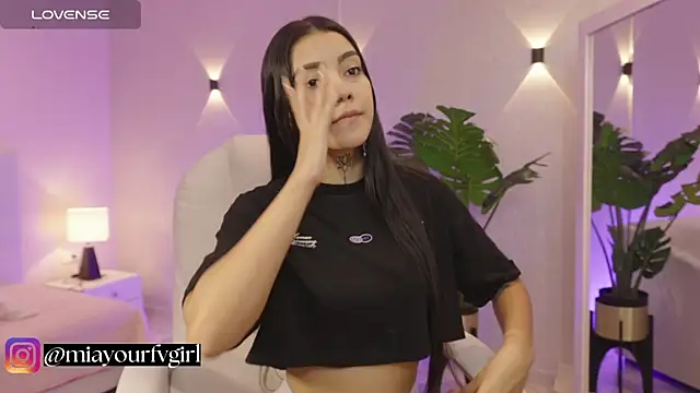 Snapshot of miagomezweb1 chatting on October 2025 01:03:02 PM miagomezweb1 online show from October 2025 01:03:02 PM