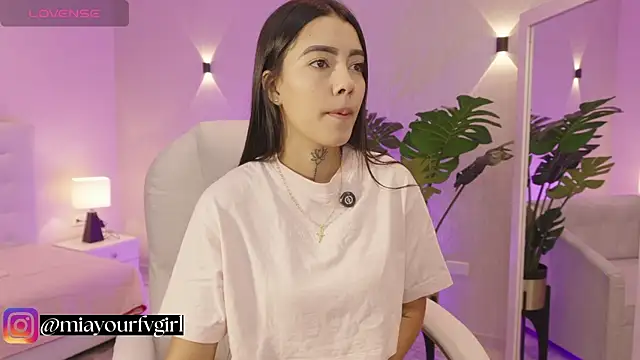 Snapshot of miagomezweb1 chatting on October 2025 12:27:02 PM miagomezweb1 online show from October 2025 12:27:02 PM