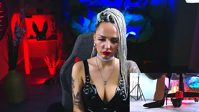 MonicaMaxwel online show from February 2025 06:01:02 PM