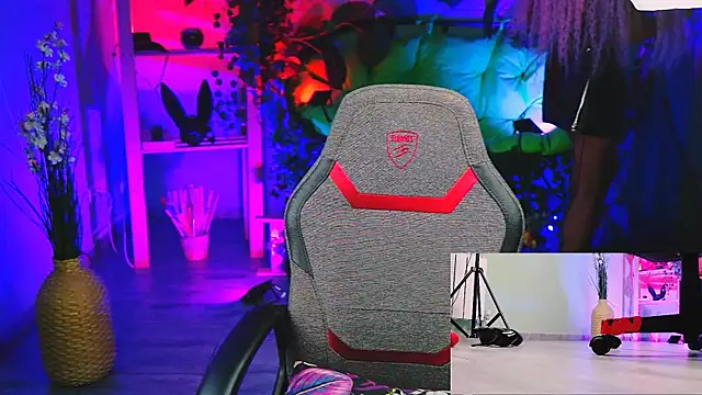 MonicaMaxwel online show from March 2025 06:09:01 PM