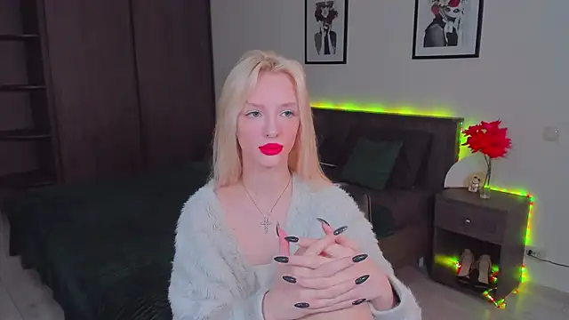 Snapshot of AleksaBlonde chatting on January 2025 11:21:02 AM AleksaBlonde online show from January 2025 11:21:02 AM