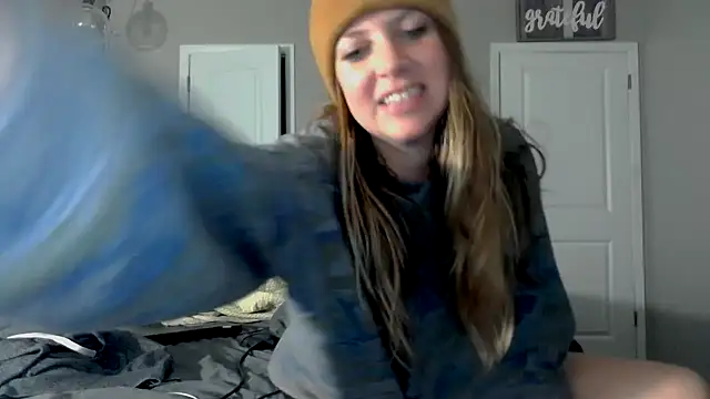 molly witha chance online show from October 2025 06:23:01 AM