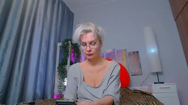 HelgaHimmell online show from February 2025 10:44:02 AM