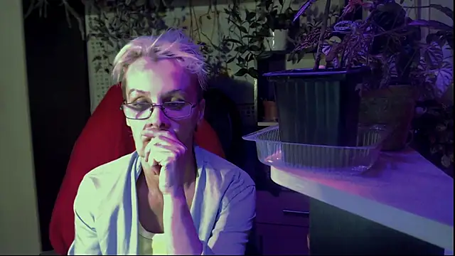 Snapshot of HelgaHimmell chatting on July 2026 08:45:02 PM HelgaHimmell online show from July 2026 08:45:02 PM