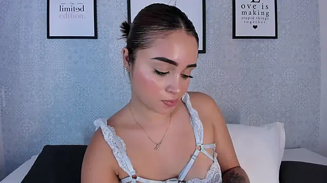 Snapshot of sophia_98 chatting on February 2025 08:04:02 PM sophia 98 online show from February 2025 08:04:02 PM