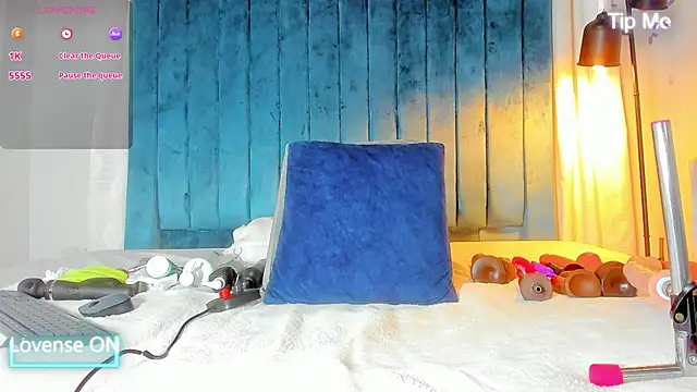 blondehorny69 online show from November 2025 07:27:01 PM