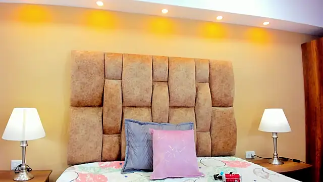 MiiaHot online show from February 2026 08:07:01 PM