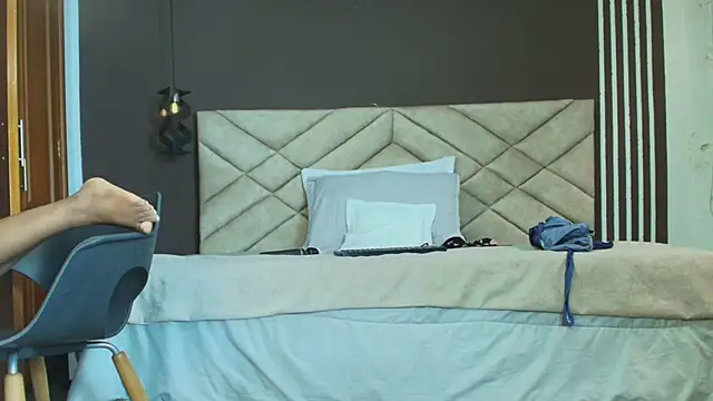 Snapshot of Raquel_jones chatting on February 2025 05:53:01 PM Raquel jones online show from February 2025 05:53:01 PM