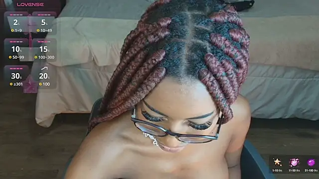 Snapshot of Raquel_jones chatting on February 2025 05:57:02 PM Raquel jones online show from February 2025 05:57:02 PM