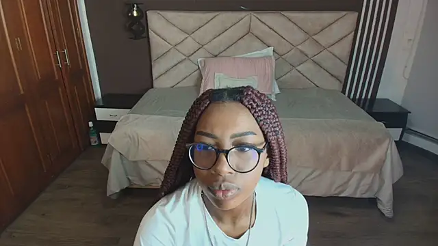 Snapshot of Raquel_jones chatting on March 2025 11:23:01 AM Raquel jones online show from March 2025 11:23:01 AM