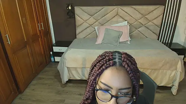 Snapshot of Raquel_jones chatting on March 2025 12:14:02 PM Raquel jones online show from March 2025 12:14:02 PM