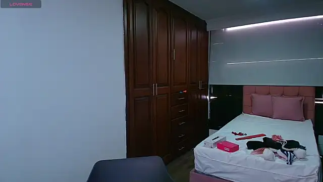 Snapshot of Raquel_jones chatting on September 2025 06:52:02 PM Raquel jones online show from September 2025 06:52:02 PM