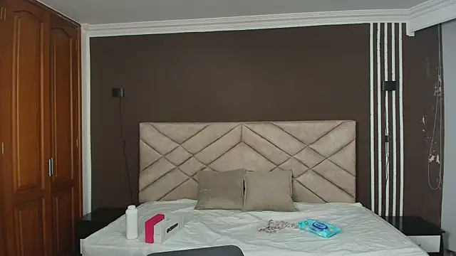 Snapshot of Raquel_jones chatting on September 2025 12:06:01 PM Raquel jones online show from September 2025 12:06:01 PM