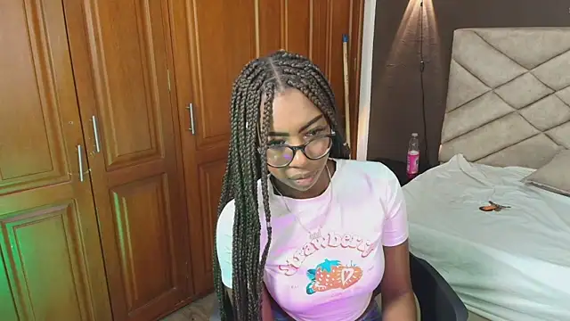 Snapshot of Raquel_jones chatting on September 2025 07:40:02 PM Raquel jones online show from September 2025 07:40:02 PM