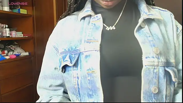 Snapshot of Raquel_jones chatting on October 2025 12:24:02 PM Raquel jones online show from October 2025 12:24:02 PM