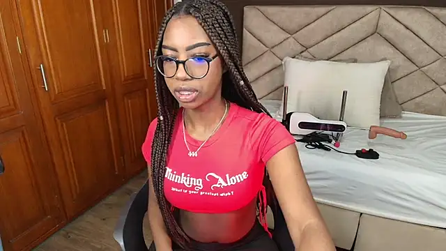 Snapshot of Raquel_jones chatting on October 2025 12:06:01 PM Raquel jones online show from October 2025 12:06:01 PM