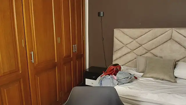 Snapshot of Raquel_jones chatting on October 2025 07:18:01 PM Raquel jones online show from October 2025 07:18:01 PM