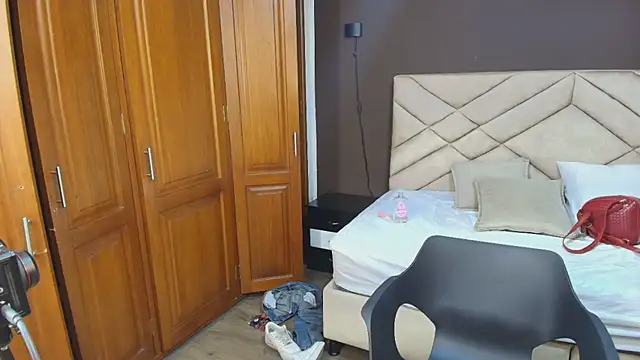 Snapshot of Raquel_jones chatting on October 2025 07:27:02 PM Raquel jones online show from October 2025 07:27:02 PM