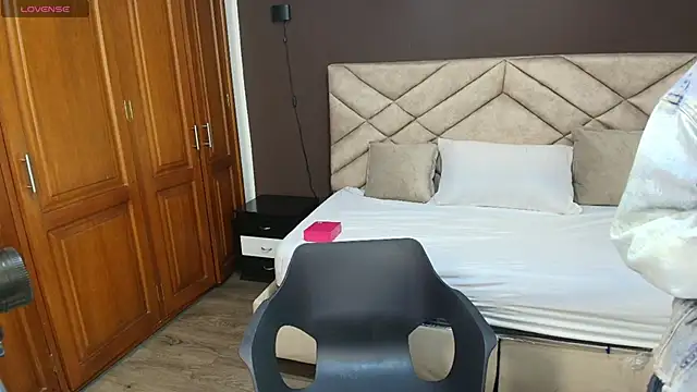 Snapshot of Raquel_jones chatting on November 2025 11:44:01 AM Raquel jones online show from November 2025 11:44:01 AM