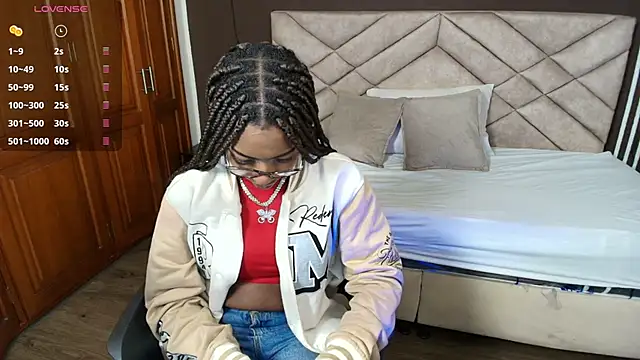 Snapshot of Raquel_jones chatting on November 2025 11:32:02 AM Raquel jones online show from November 2025 11:32:02 AM