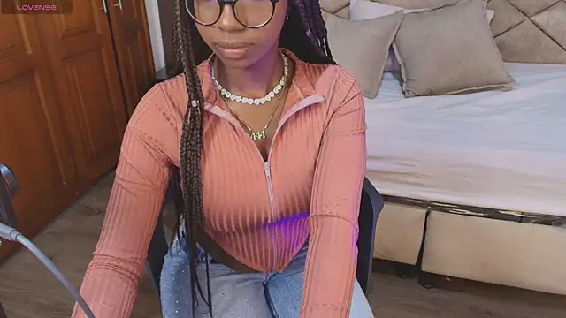 Snapshot of Raquel_jones chatting on November 2025 12:15:02 PM Raquel jones online show from November 2025 12:15:02 PM