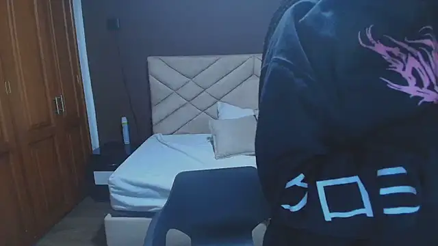 Snapshot of Raquel_jones chatting on November 2025 11:42:02 AM Raquel jones online show from November 2025 11:42:02 AM